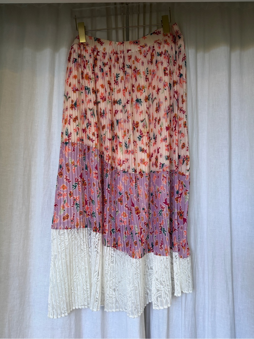 Anthropologie Laia Floral Tiered Pleated Midi Skirt in Pink/Purple & White Lace - Picture 5 of 9